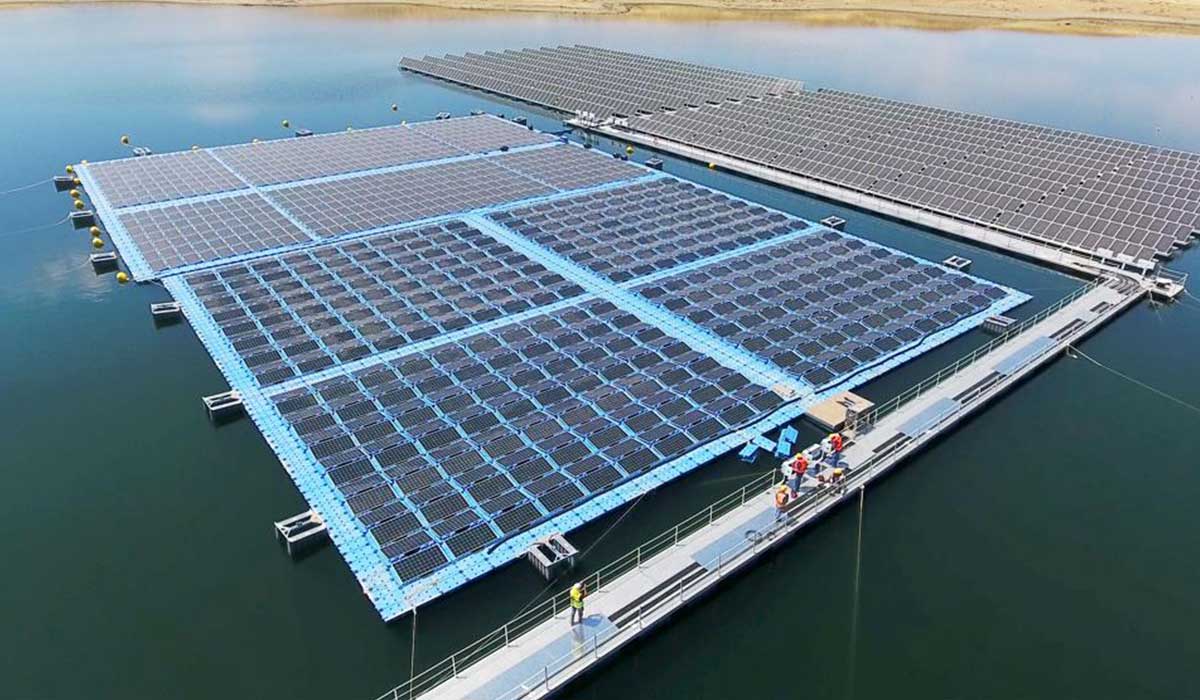 Acciona impulsa la primera planta solar fotovoltaica flotante conectada a red en España.